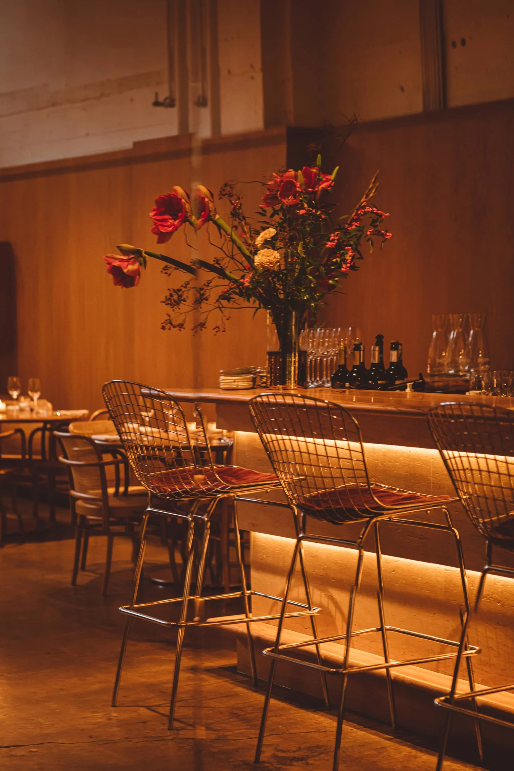 Bar seating at Héroine in Rotterdam