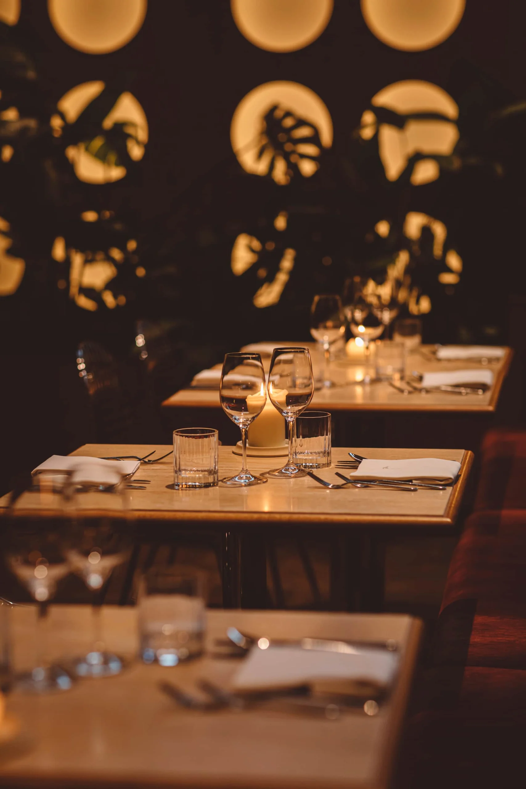 Gedekte tafel in restaurant Héroine in Rotterdam